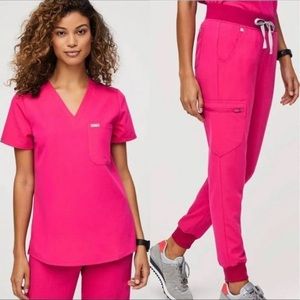 FIGS Small Shocking Pink Scrub Set